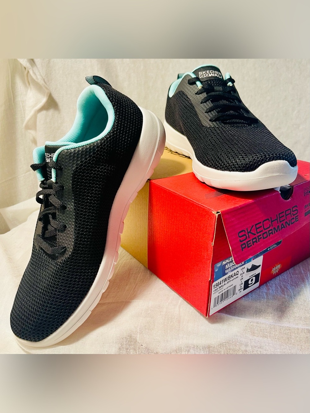 Skechers GOwalk Joy Upturn Sneakers Black Aqua Wide Fit Women’s Size 9 NIB